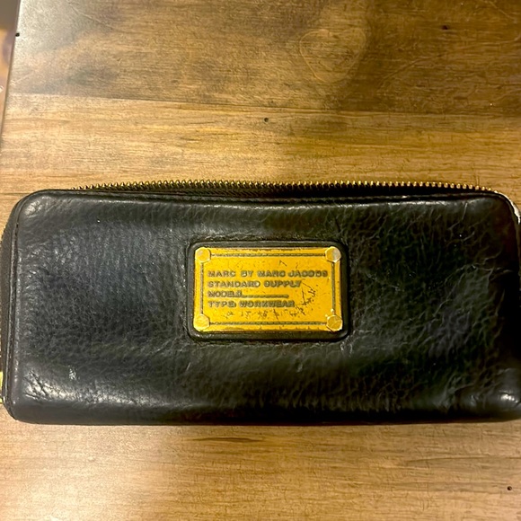 Marc by Marc Jacobs black wallet - Picture 1 of 3